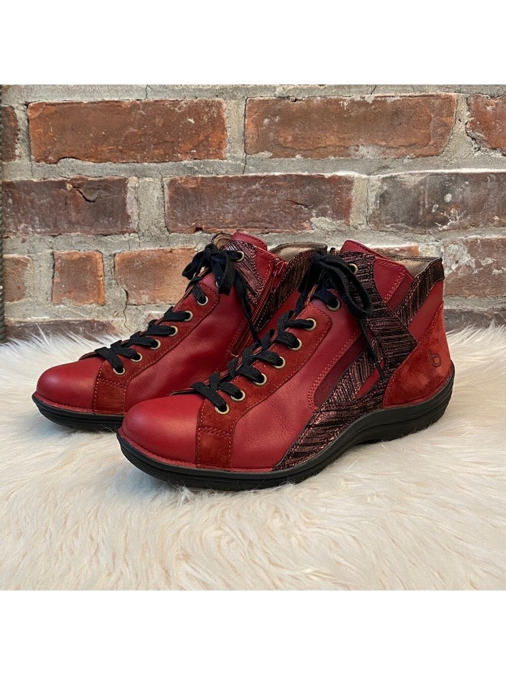 Bionica Red Leather Lace Up Booties, Size 8.5M - Picture 5 of 17